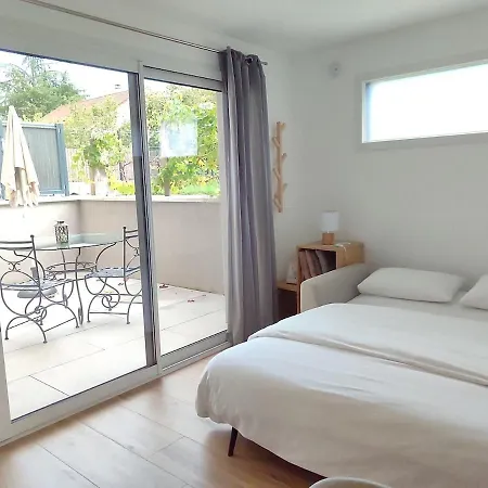 Avec Terrasse Et Acces Piscine Proche *
