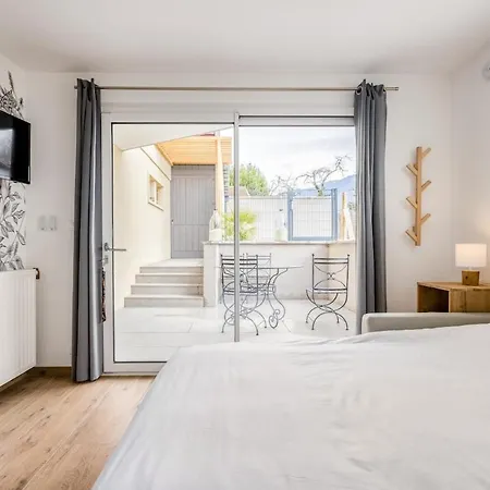 Apartment Avec Terrasse Et Acces Piscine Proche