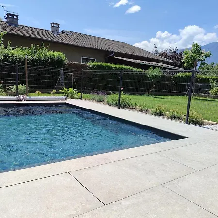 Avec Terrasse Et Acces Piscine Proche Apartment