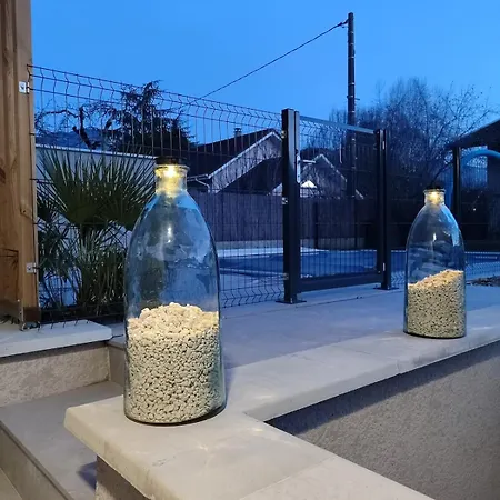 Avec Terrasse Et Acces Piscine Proche Aix-les-Bains
