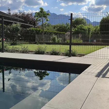 Avec Terrasse Et Acces Piscine Proche
