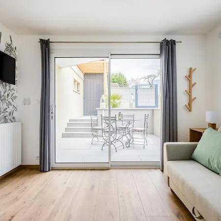 Apartment Avec Terrasse Et Acces Piscine Proche